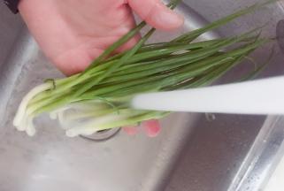 小葱一把，洗干净