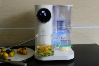 饮水机把水温度设置99度，300ml，柠檬可以用高温泡出柠檬酸味。温度太低，泡不出味道哦。