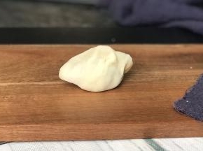 包成喜欢的饺子形状。