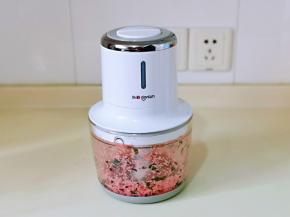 启动搅碎盛出。