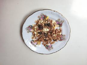 准备一把水果坚果即食麦片