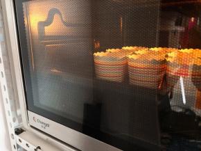 6.	烤箱预热180度，上下火，中层烤20分钟即可出炉品尝了。