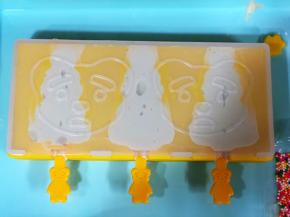 盖上盖子，冻四小时以上。