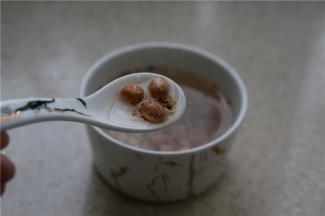 除红枣外，其它食材提前洗好再泡制。