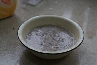 拌至面糊微微有点稠就可以用来煎。