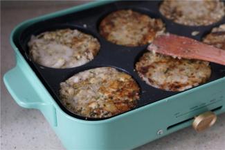 煎烙至双面脆香熟透就可以，注意火候不要太大。