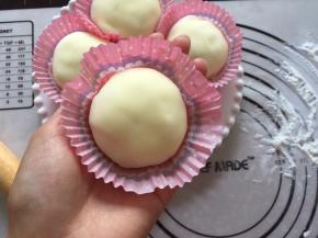 封口朝下放入纸模中