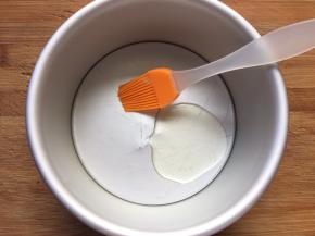 模具中刷一层玉米油，好脱膜