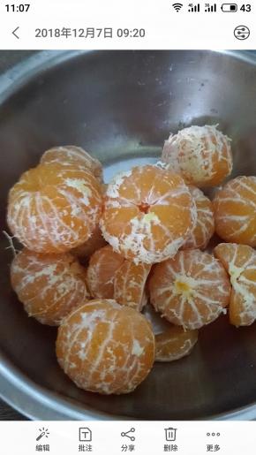 橘子料理机不加水榨汁儿!过滤，倒入不粘锅中!