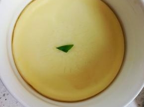 碗表面可以盖盘子也可以包耐高温塑料膜!