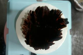 顶部放入巧克力碗