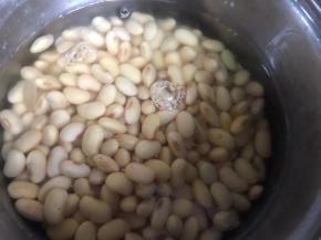 提前一晚上浸泡好黄豆