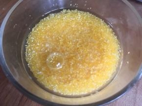 玉米渣洗净备用