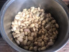 取出切好的黄豆