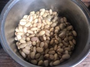 取出切好的黄豆