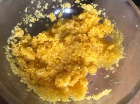 玉米渣洗净备用