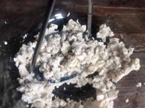 豆腐压成泥状