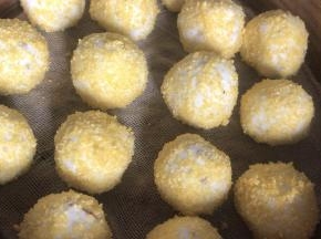 放入蒸格中，放入锅中蒸半小时