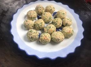 放入开水锅中，蒸熟15分钟