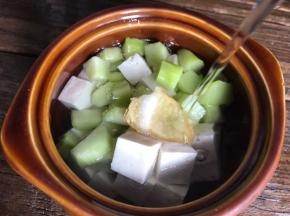 加入盐和适量清水