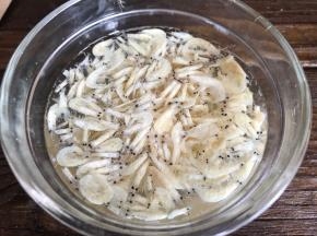 虾米洗净，沥水