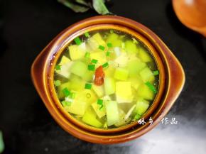 撒上葱花和枸杞，即可食用