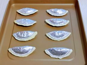 依次做完，放入烤盘中。