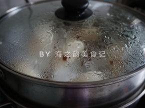 锅里的水大火烧开后，上锅蒸7分钟左右