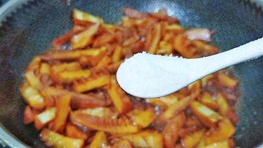 盐加一勺即可【因为刚才加了生抽咸味够了】