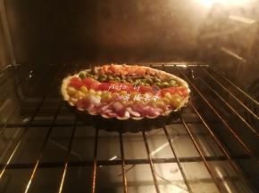 烤箱提前预热，然后送入烤箱烘烤，200度25分钟