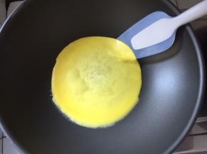 摇摇杯配的硅胶铲也非常好用