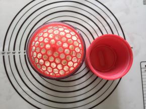 盖上盖子，内盖和外盖