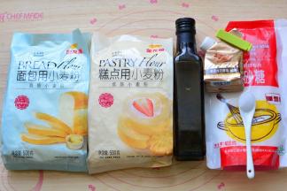 准备好披萨皮的所有材料