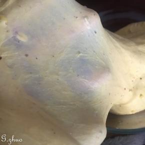 揉至面包有一定的韧性（如图）