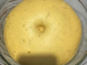 发酵1.5倍大戳洞不回缩的状态即可有。