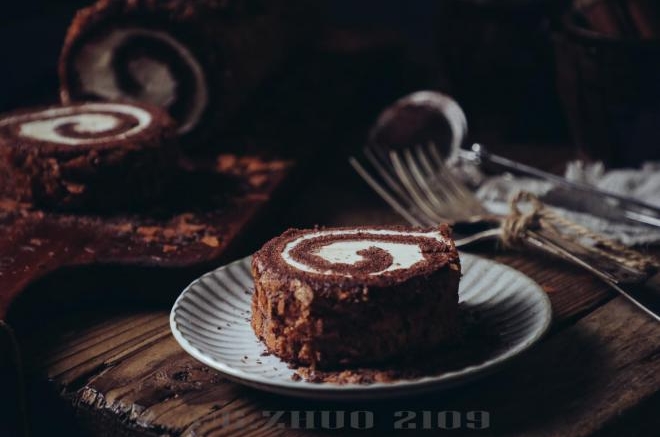 可可薄脆片蛋糕卷