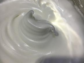 	过筛低粉和可可粉与蛋糕粉搅拌均匀备用。