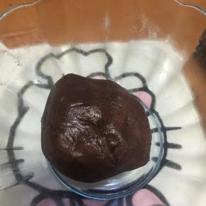 以上配方适合学厨11寸HELLOKITTY烤盘一份的用量.
酥皮里的黄油软化，将食材混合在一块！ 
