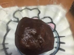 以上配方适合学厨11寸HELLOKITTY烤盘一份的用量.
酥皮里的黄油软化，将食材混合在一块！ 
