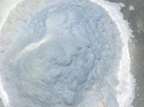 以上配方适用于学厨8寸不粘薄饼煎盘模具。
蛋糕粉过筛加入白砂糖。