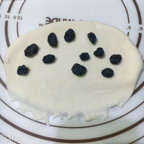 如图，揉至面团光滑光滑的就好。