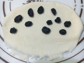 如图，揉至面团光滑光滑的就好。