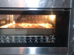 放入烤箱，上下火30度，微微发酵18分钟即可。