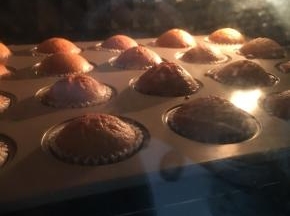 东菱烤箱180度，上下火预热3分钟后放入中下层烘烤25分钟