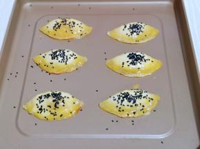 再撒上黑芝麻。