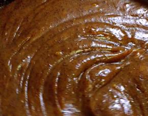 小火慢慢熬煮，中间要不停的搅拌，以免糊锅底