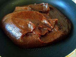 熬的干一些，提起搅拌的刮刀时，刮刀上不会挂上枣泥即可，这时锅的边沿都是很干净的