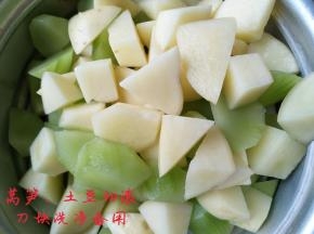 莴笋、土豆切滚刀块