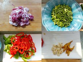 猪肉切片，蒜苔切段，青椒切块，红椒切丝，蒜瓣切片，生姜切丝