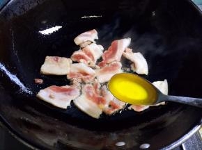 放入鸡油翻炒